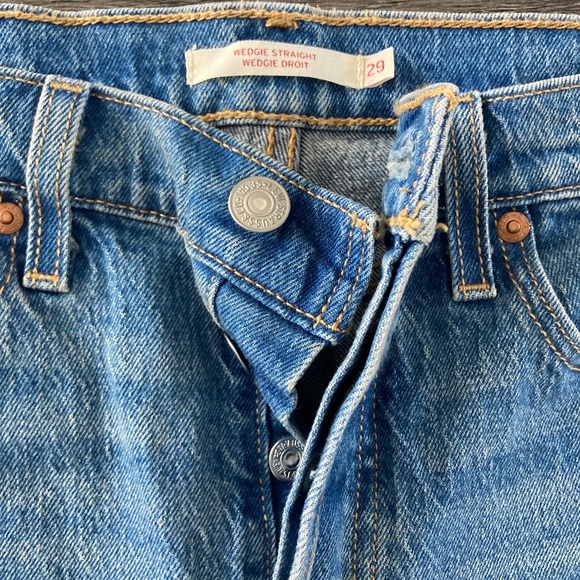 [SOLD] LEVI Wedgie Straight - Picture 2 of 3